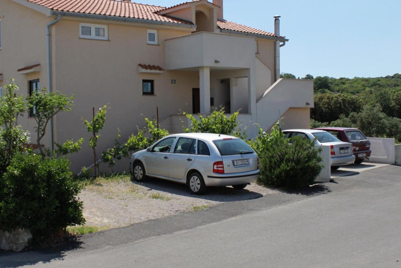 Rooms With A Parking Space Krk - 13553 Vrh  Eksteriør billede