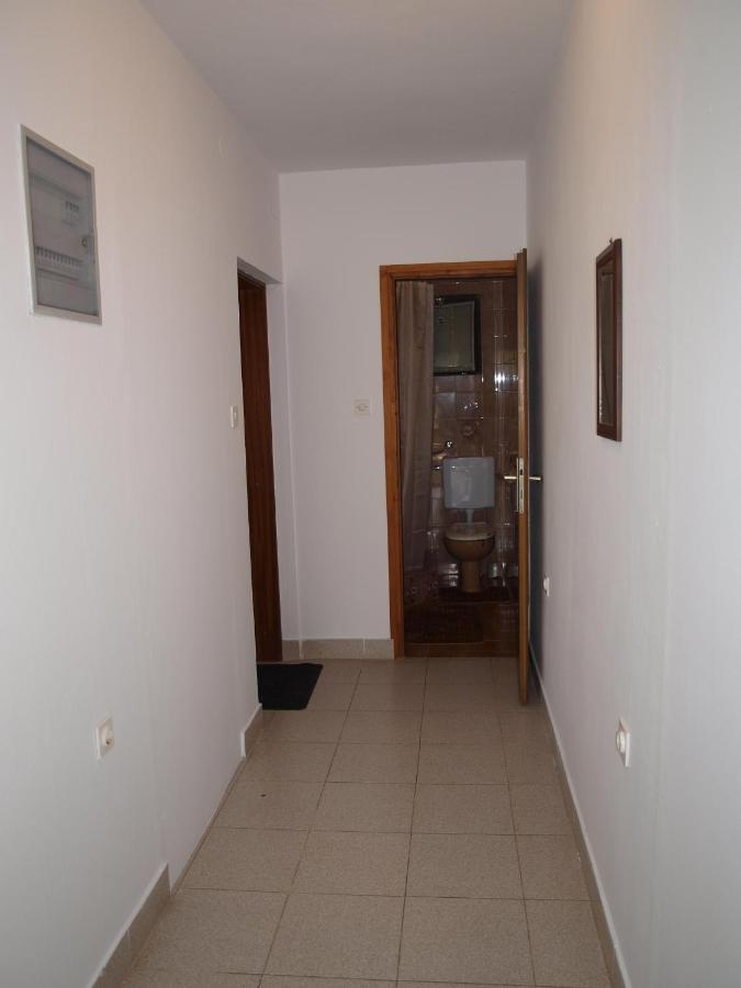 Rooms With A Parking Space Krk - 13553 Vrh  Eksteriør billede