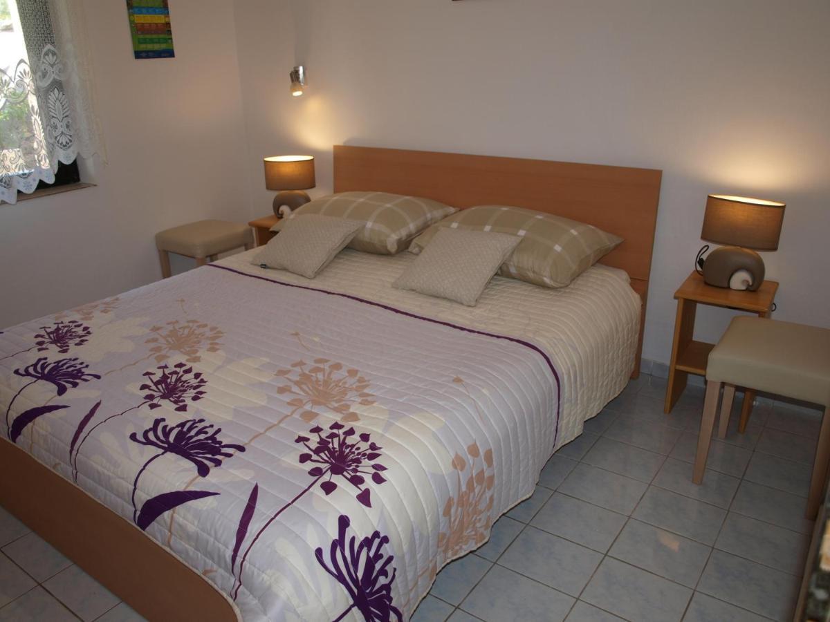 Rooms With A Parking Space Krk - 13553 Vrh  Eksteriør billede